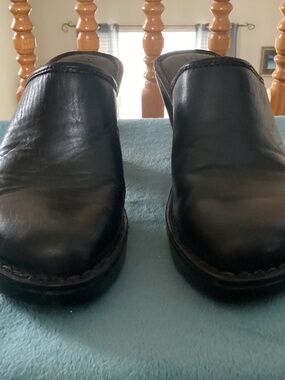 Born Black Leather Mule Size 6